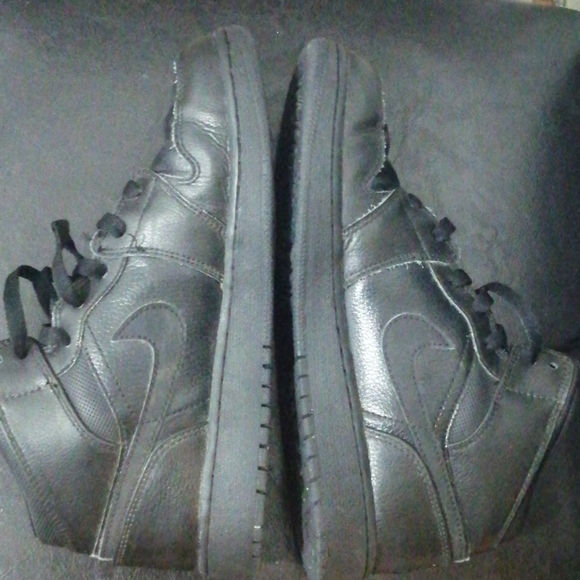 Shoes - Picture 3 of 3